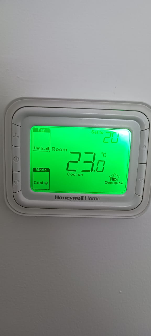 Honeywell thermostat commissioned and running the cooling cycle