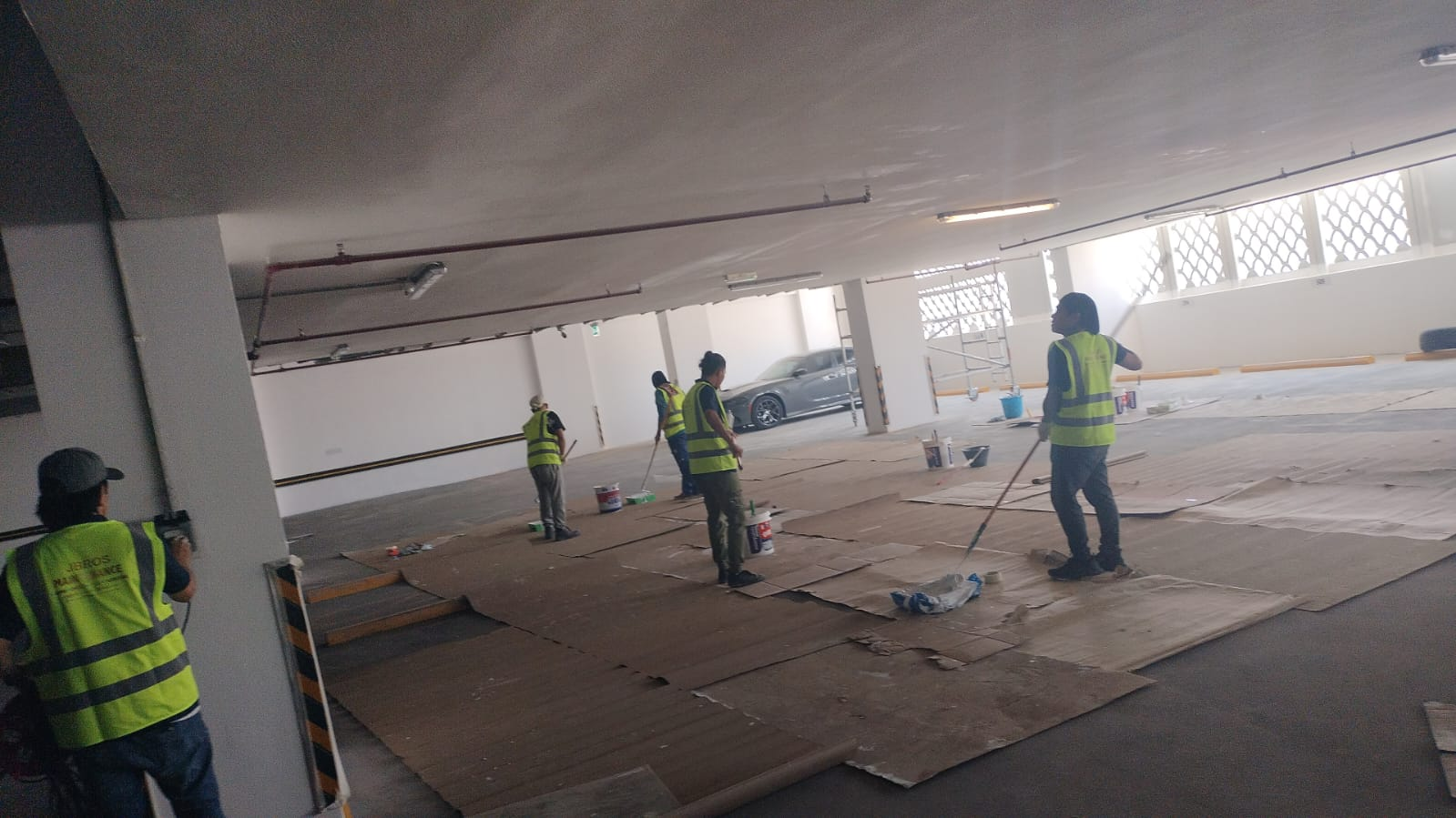Full-team ceiling roll with floor fully protected