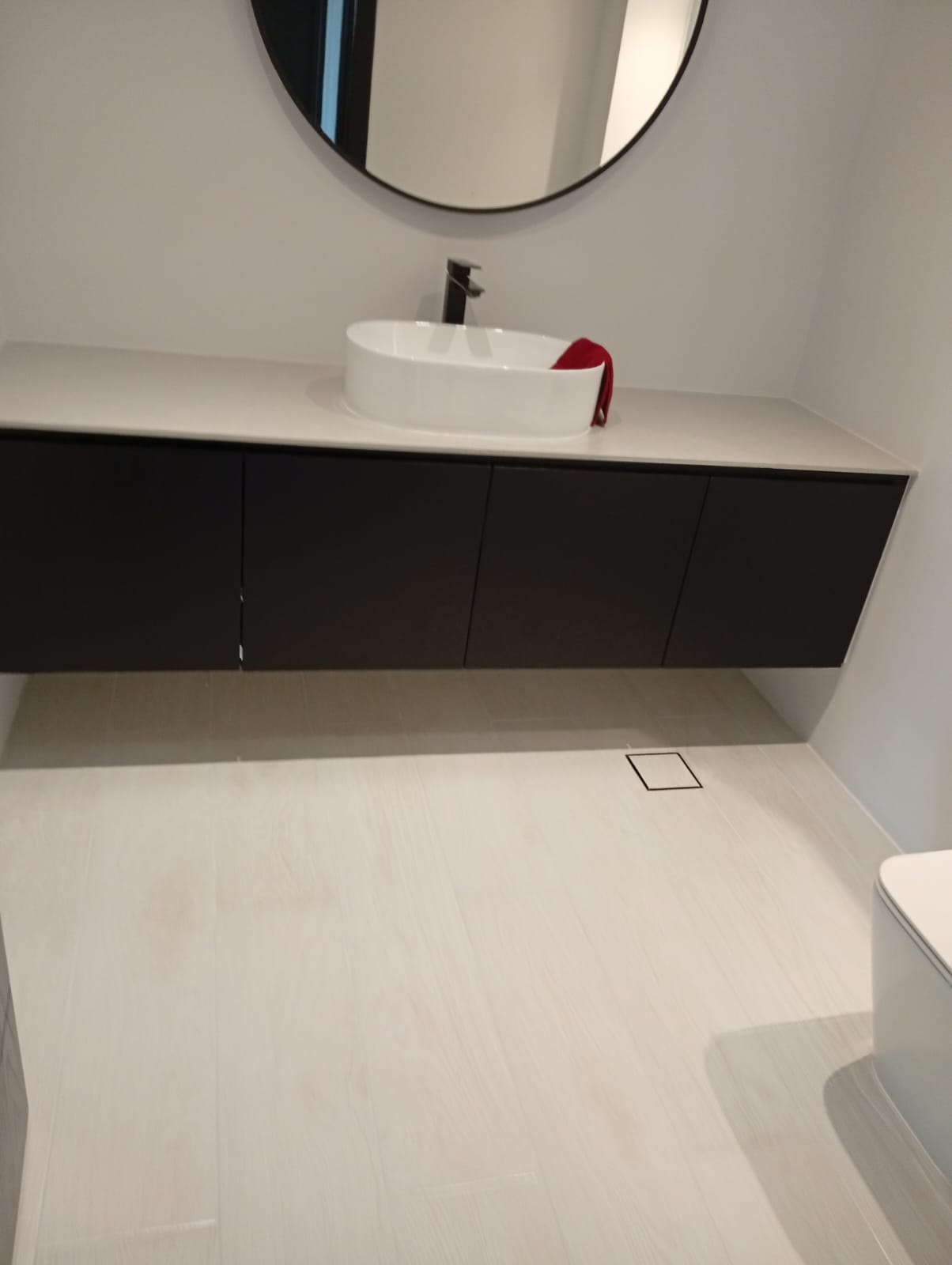 Custom vanity, vessel basin & round mirror