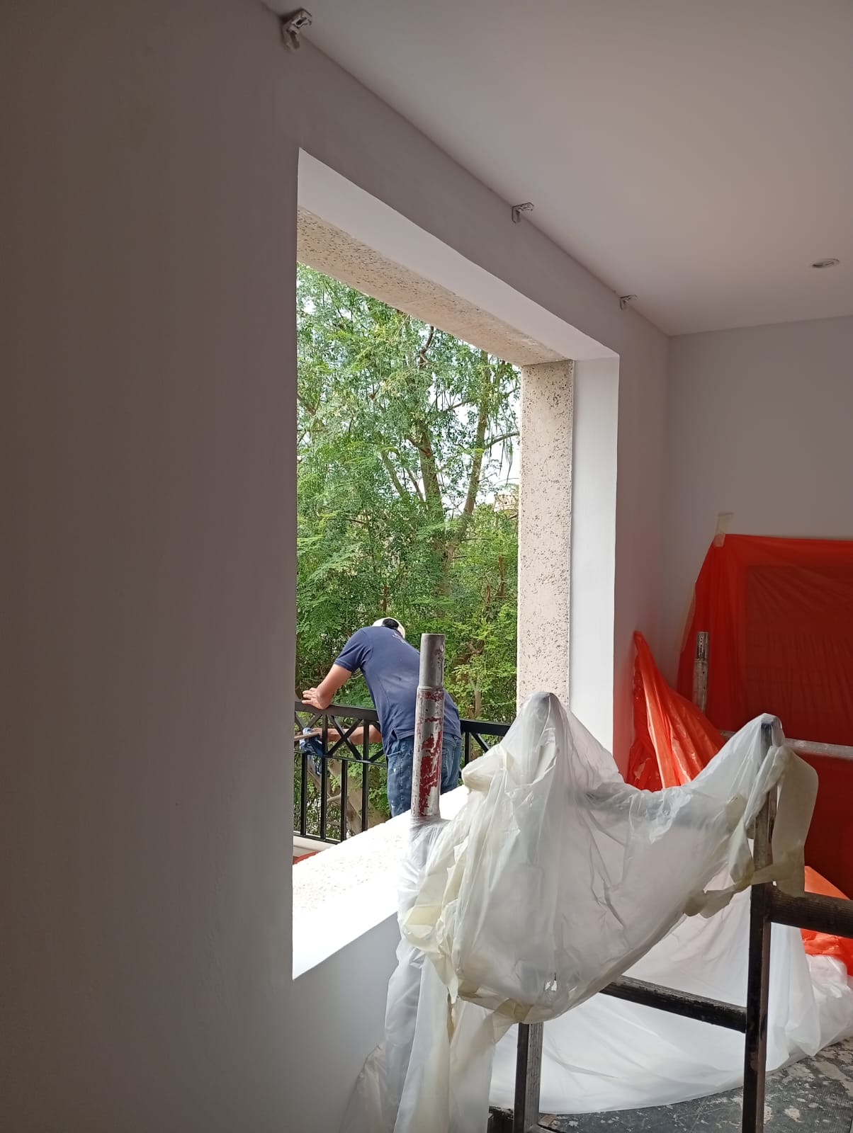 Interior reveal prep & repainting around opening