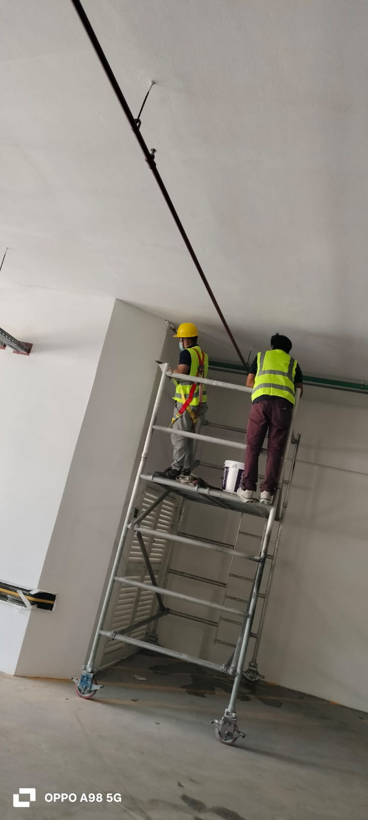 Scaffold work around MEP conduits and beams