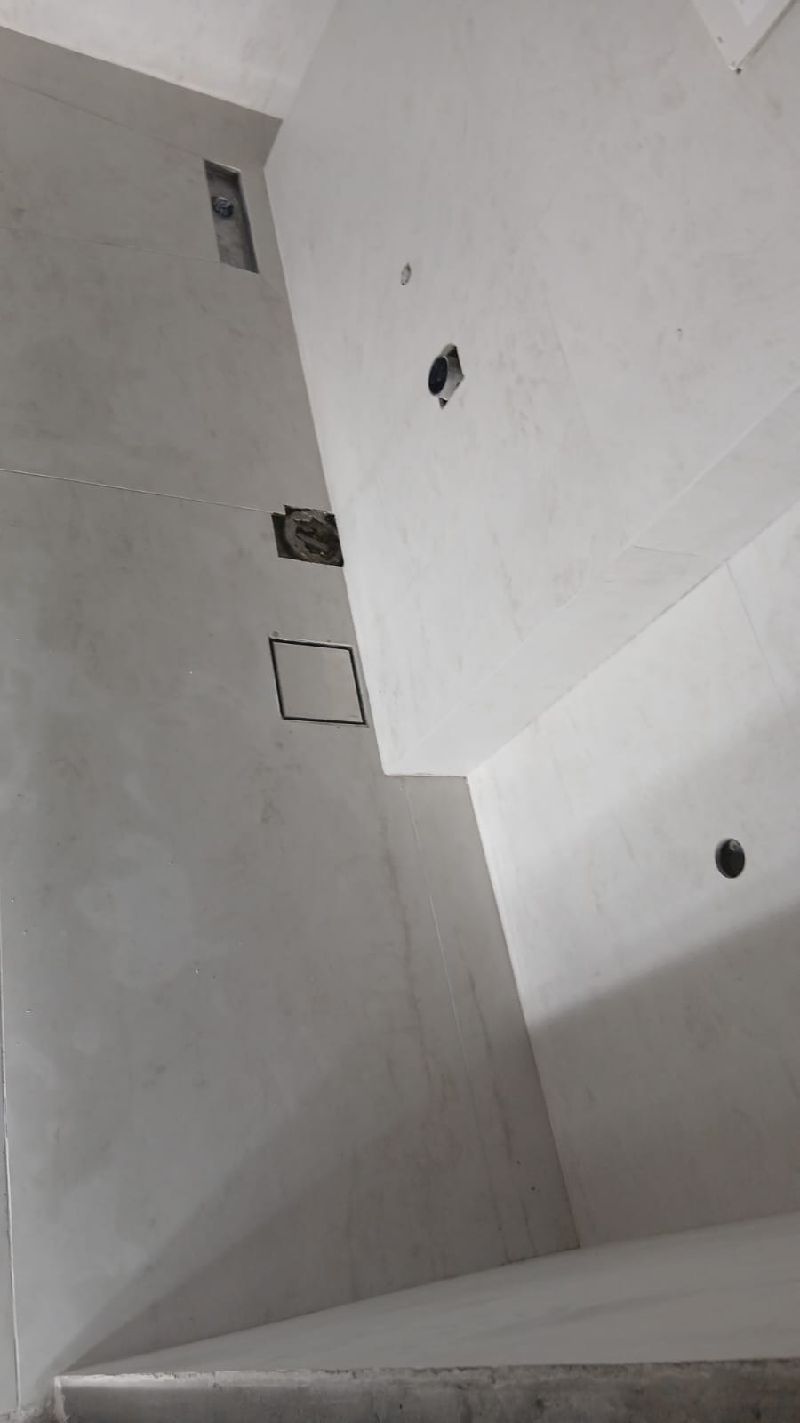 Tile layout & floor drain fitting