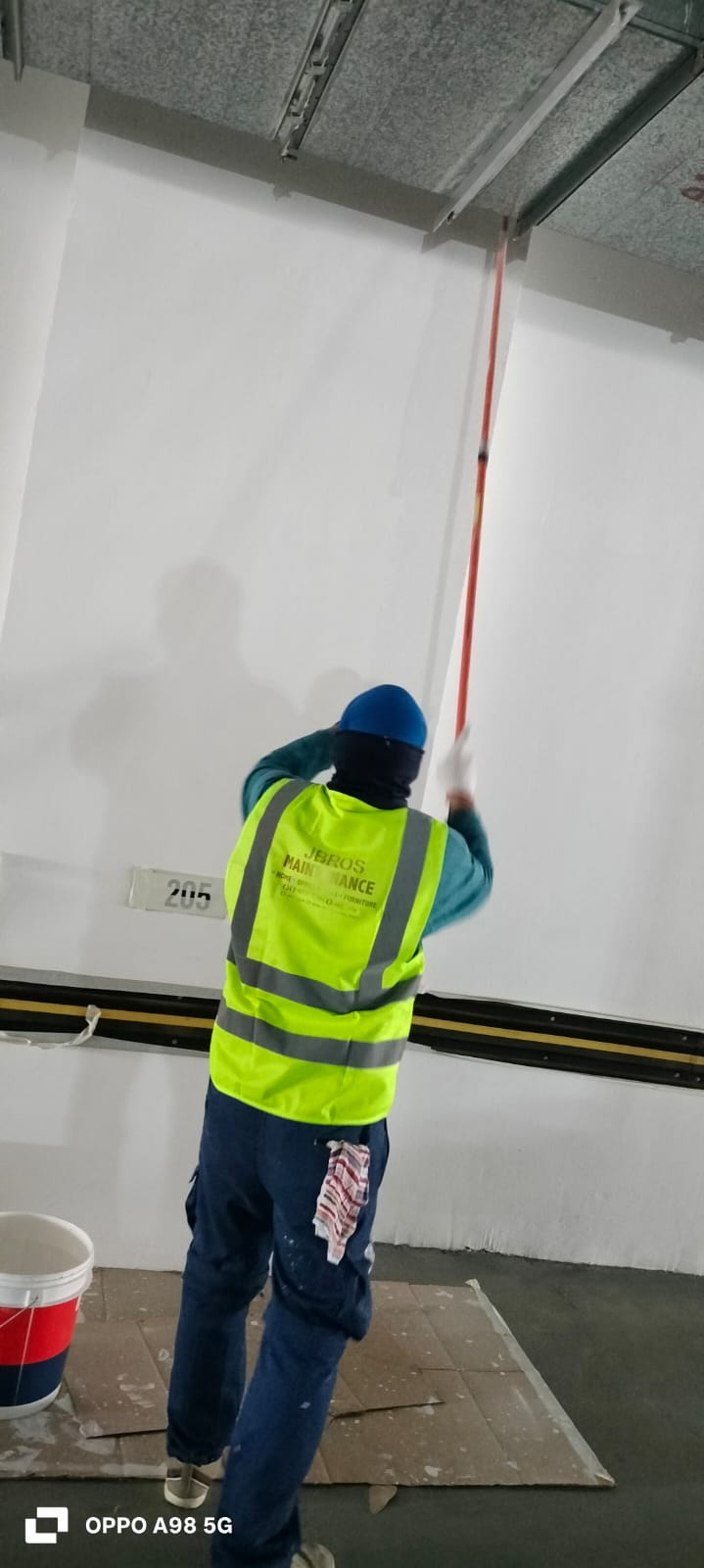 Cutting in wall edges with extension rollers